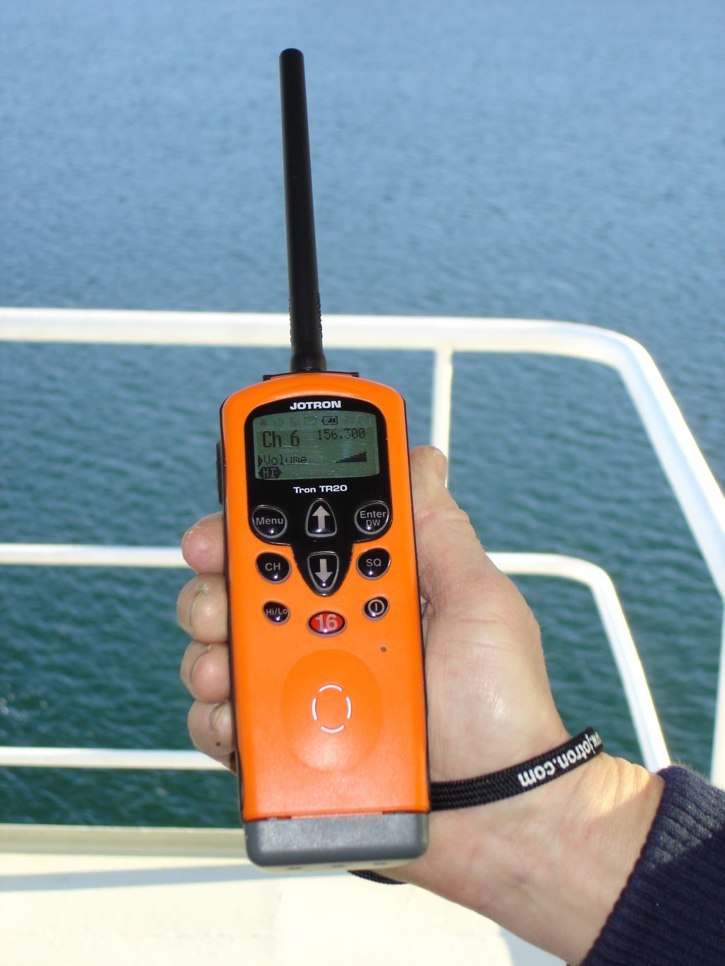 Canales VHF marinos: lista completa y uso