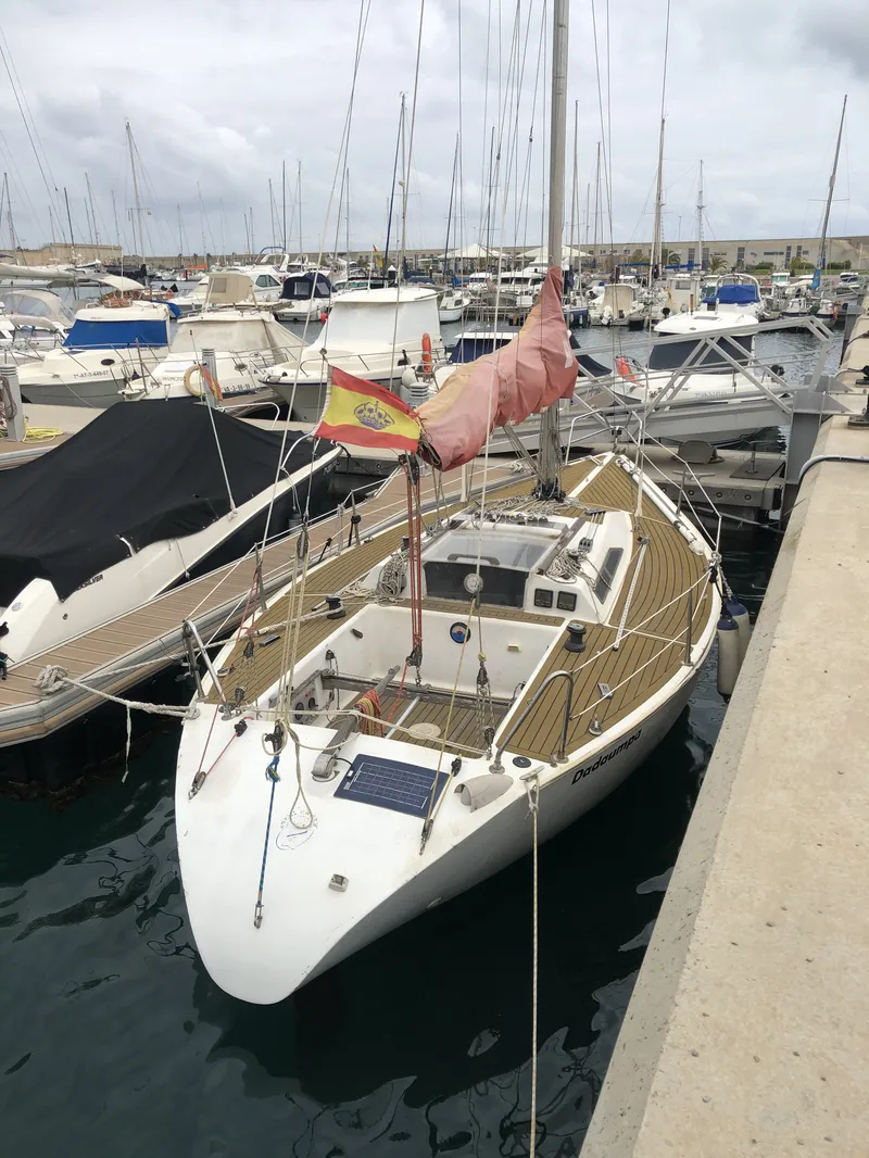 Velero de regata Ron Holland, entonces llamado Dadaumpa, en Valencia Mar