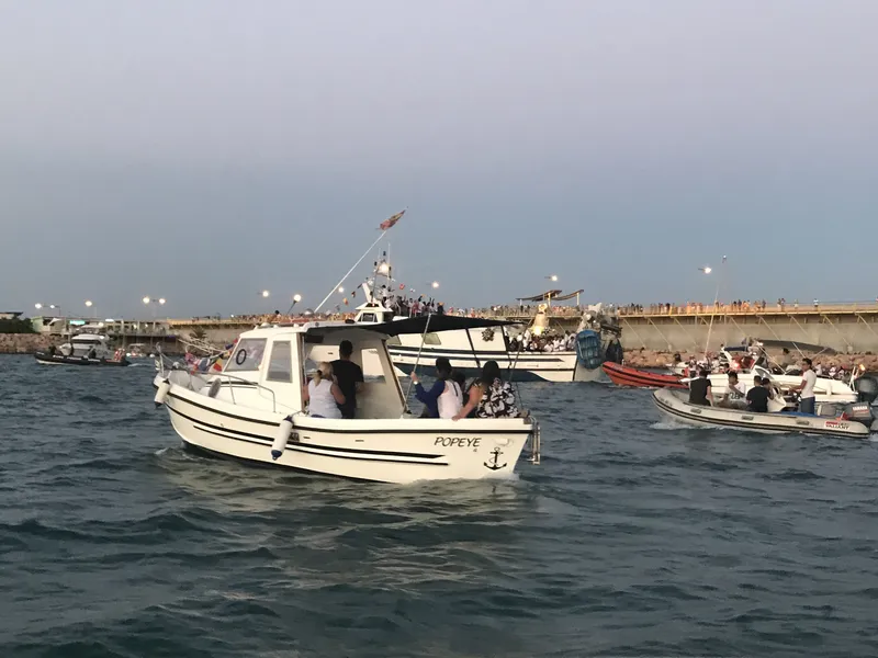 Barcos en la procesión marítima de la Virgen del Carmen en Torrevieja